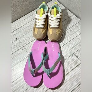 Cat & Jack Kids' Korbyn Retro beige Sneakers and pink flip flops sandals size‎ 4